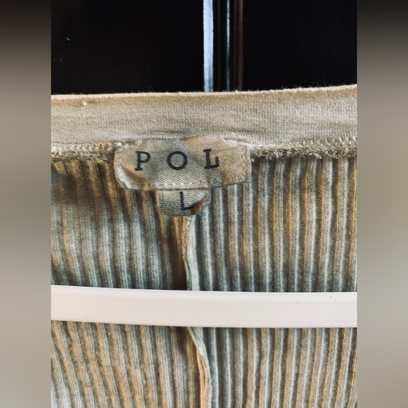 POL Ribbed Olive Green Deep V-Neck Long Sleeve Tee | Large - Picture 4 of 7